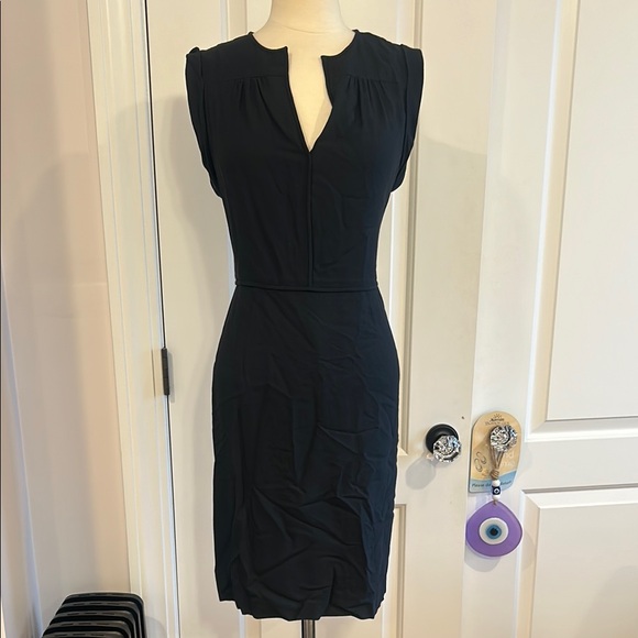 Theory Elegant Sleeveless Dress - Picture 3 of 12